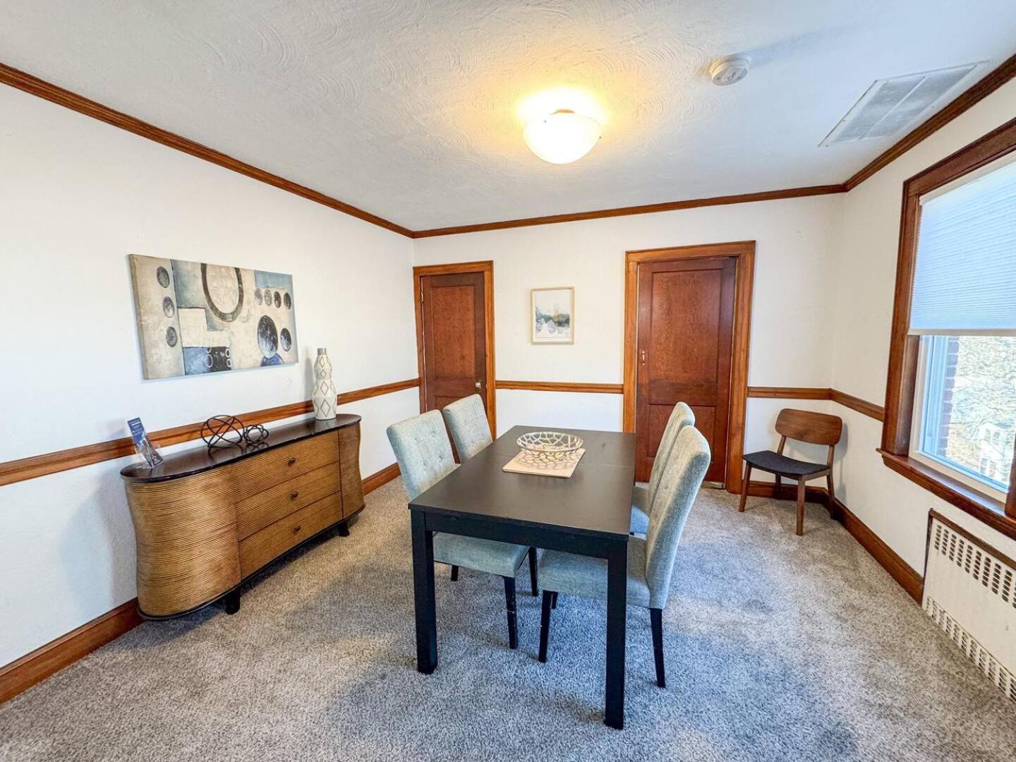 Spacious 3 Bed, In Unit Laundry, Air Holiday home *