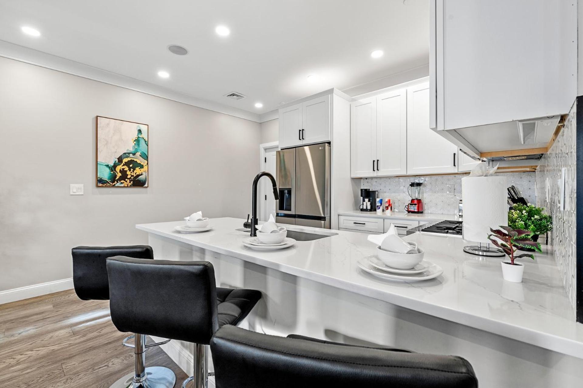 Spacious Fully Furnished By Logan Airport Apartment *