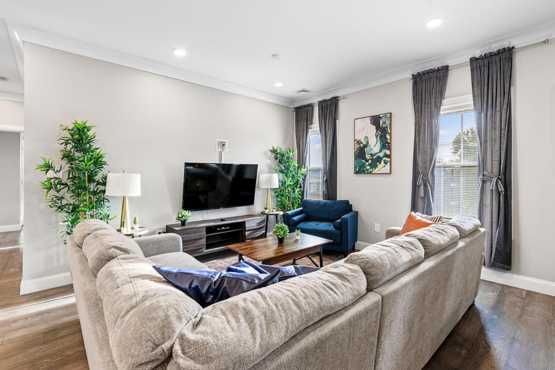 Spacious Fully Furnished By Logan Airport Boston