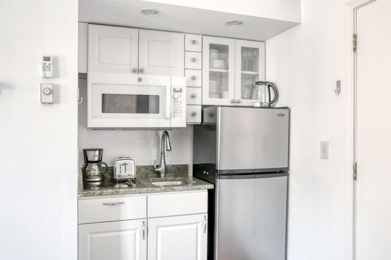 On Newbury W A Shopping Dining Bos-600