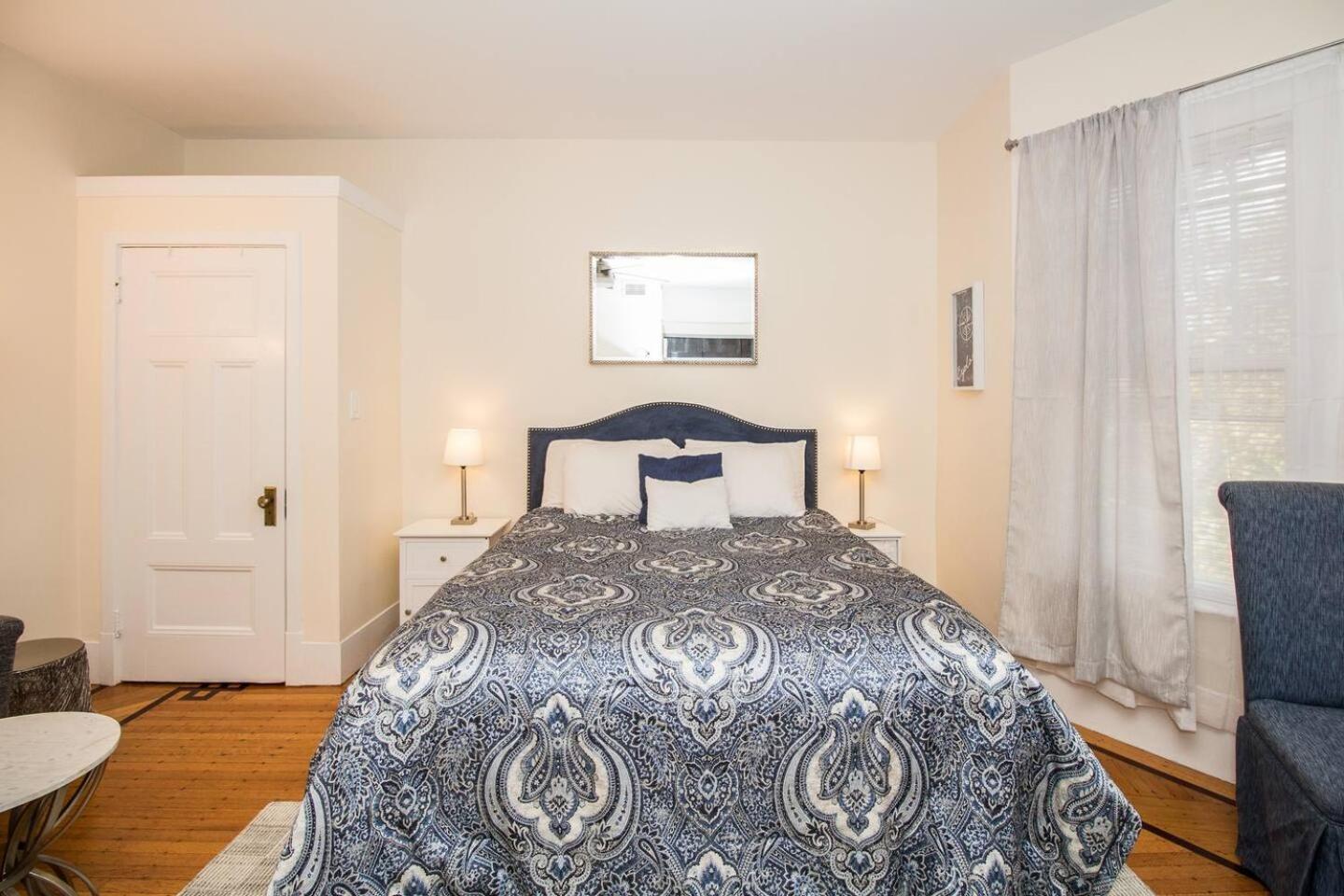 Renovated, Sunny, Spacious In Casa de Férias Boston