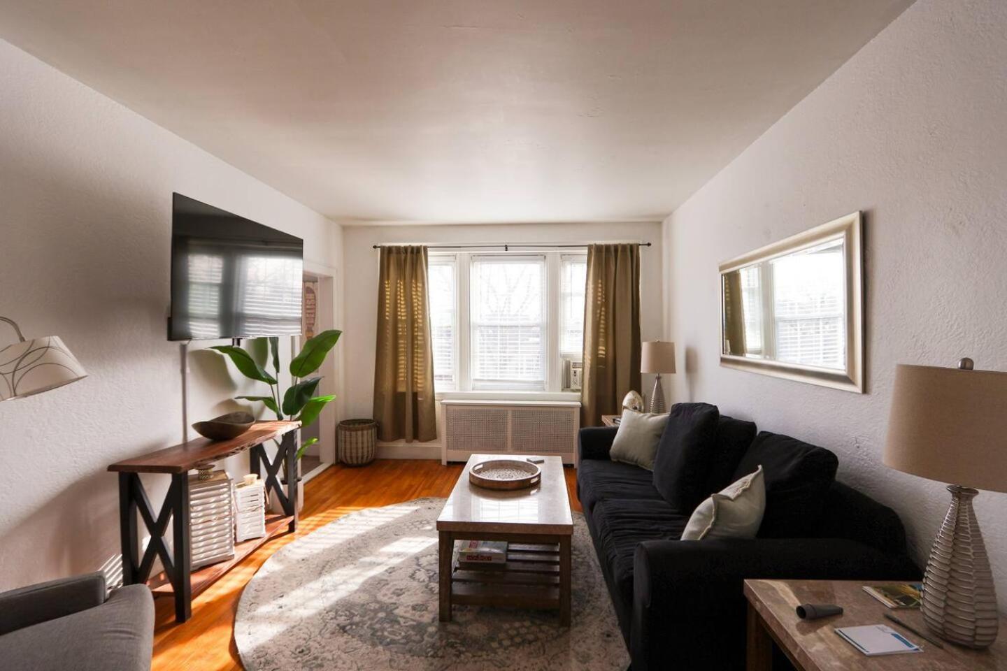 Apartment Steps To Public Transport, Coll, Roof Deck *