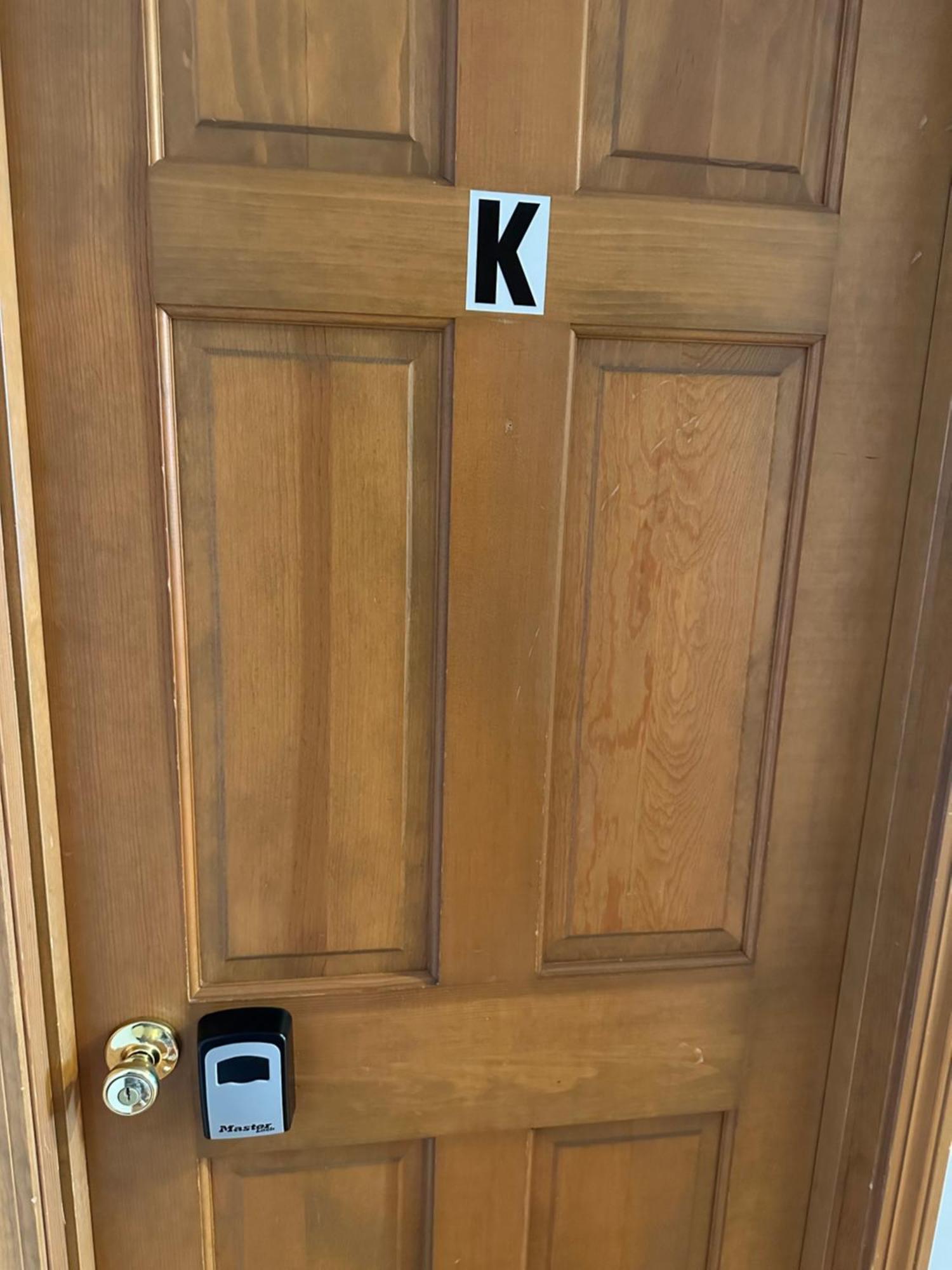 Homestay In Single Family House - Suburban Neighborhood In *