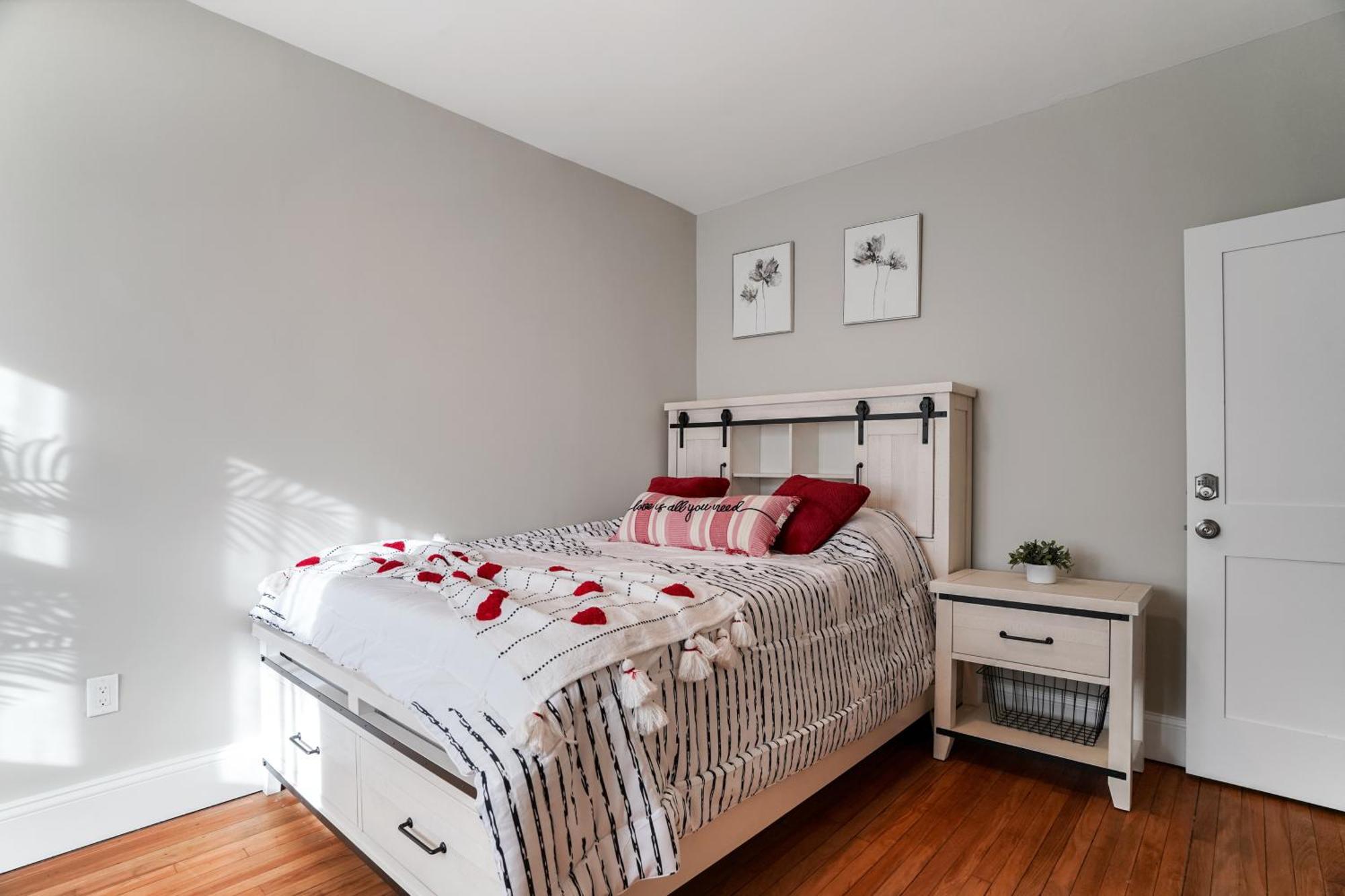 Elegant Two Bundle In Brookline Shared Apt Boston