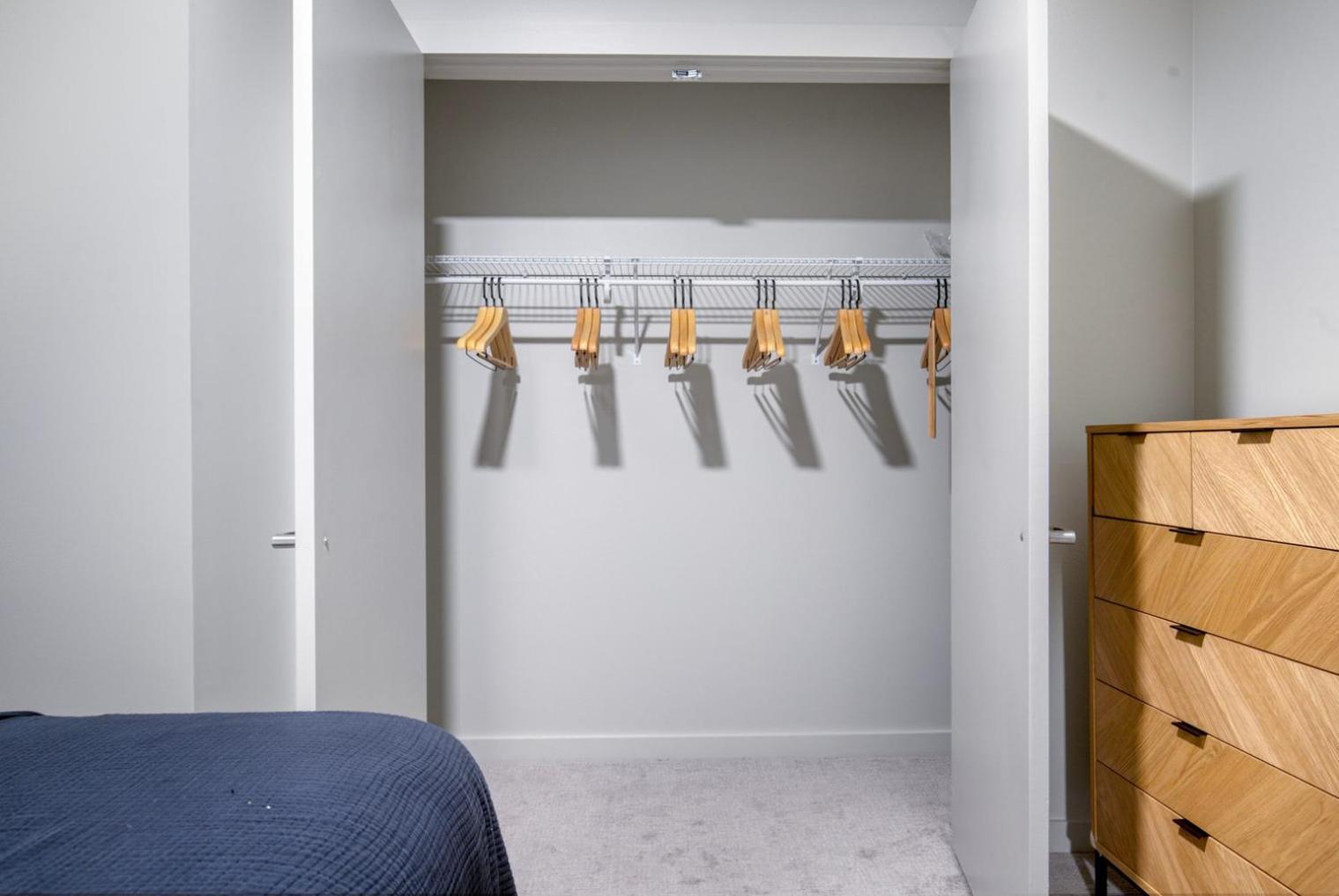 Brighton Jr 1br W Gym Laundry On The River Bos-999 *