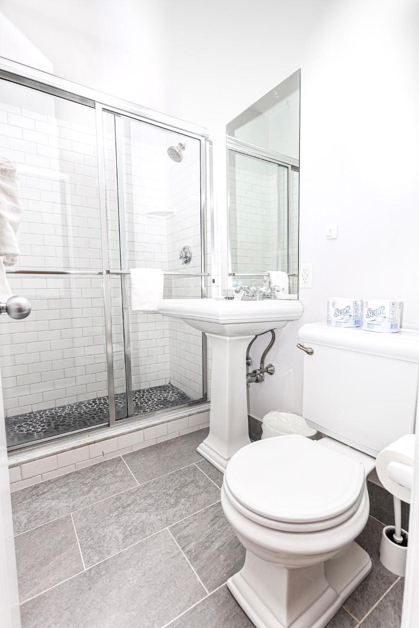 Apart-hotel Stylish Downtown In The Southend, C.ave #24 *