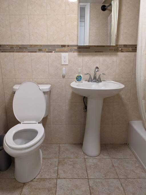 Brighton Sleeps 3 - Steps To Bus Line Boston