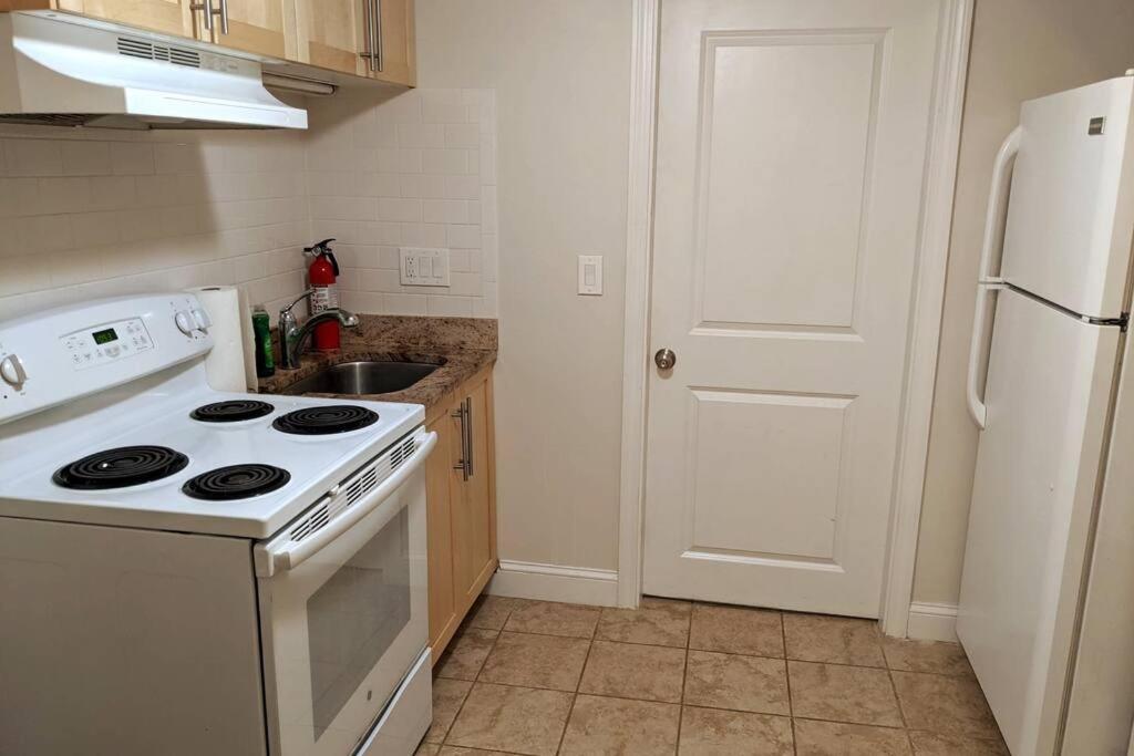 Brighton Sleeps 3 - Steps To Bus Line Boston