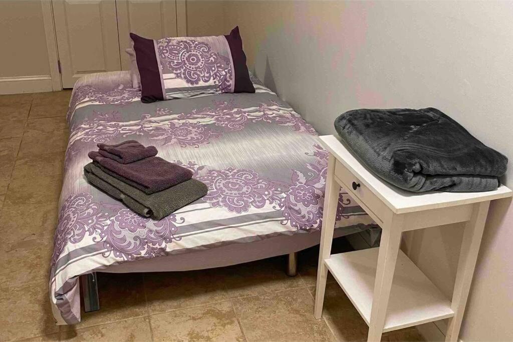 Brighton Sleeps 3 - Steps To Bus Line *