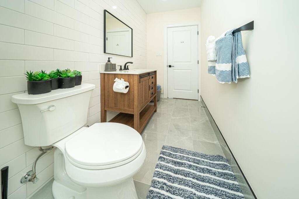 Apartment Bright & Spacious 4Br & 2Ba Boston Apt - Bathtub, Free Parking Near Red Line 802