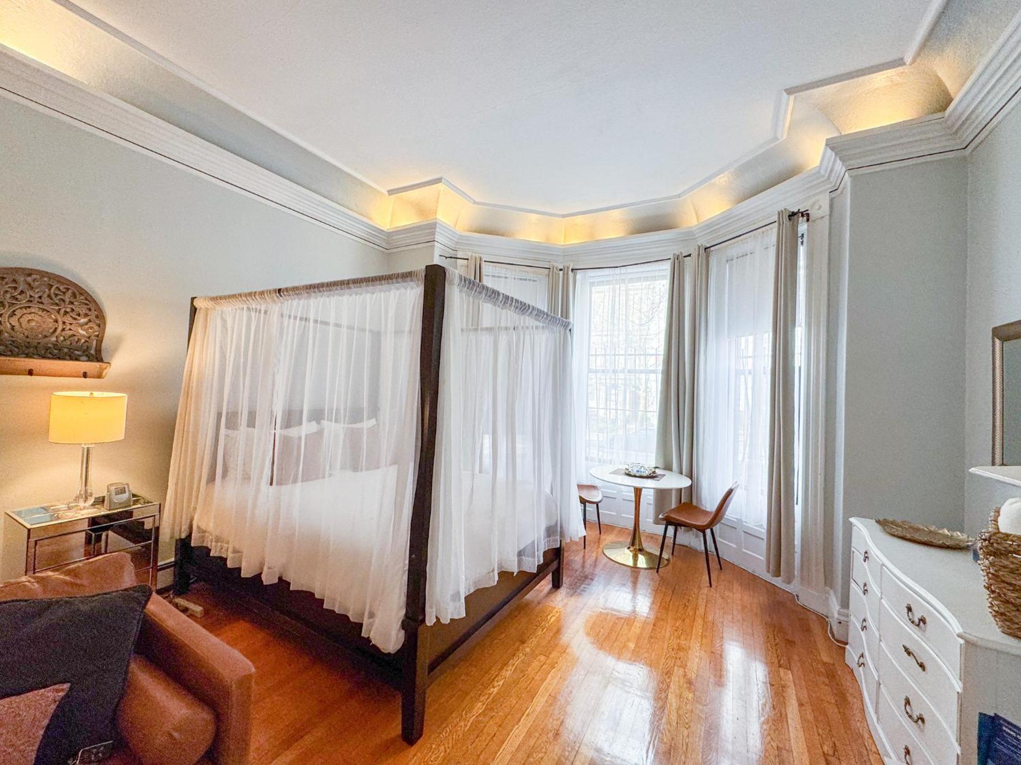 Brownstone Oversized Furnished In Back Bay Apartment Boston