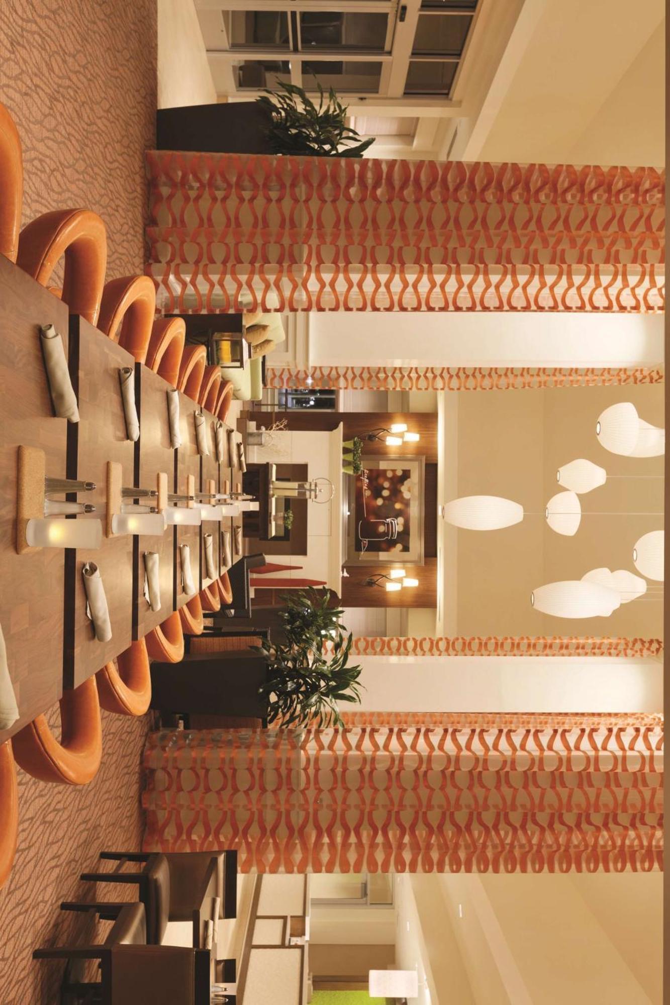 Hilton Garden Logan Airport Hotel 3*