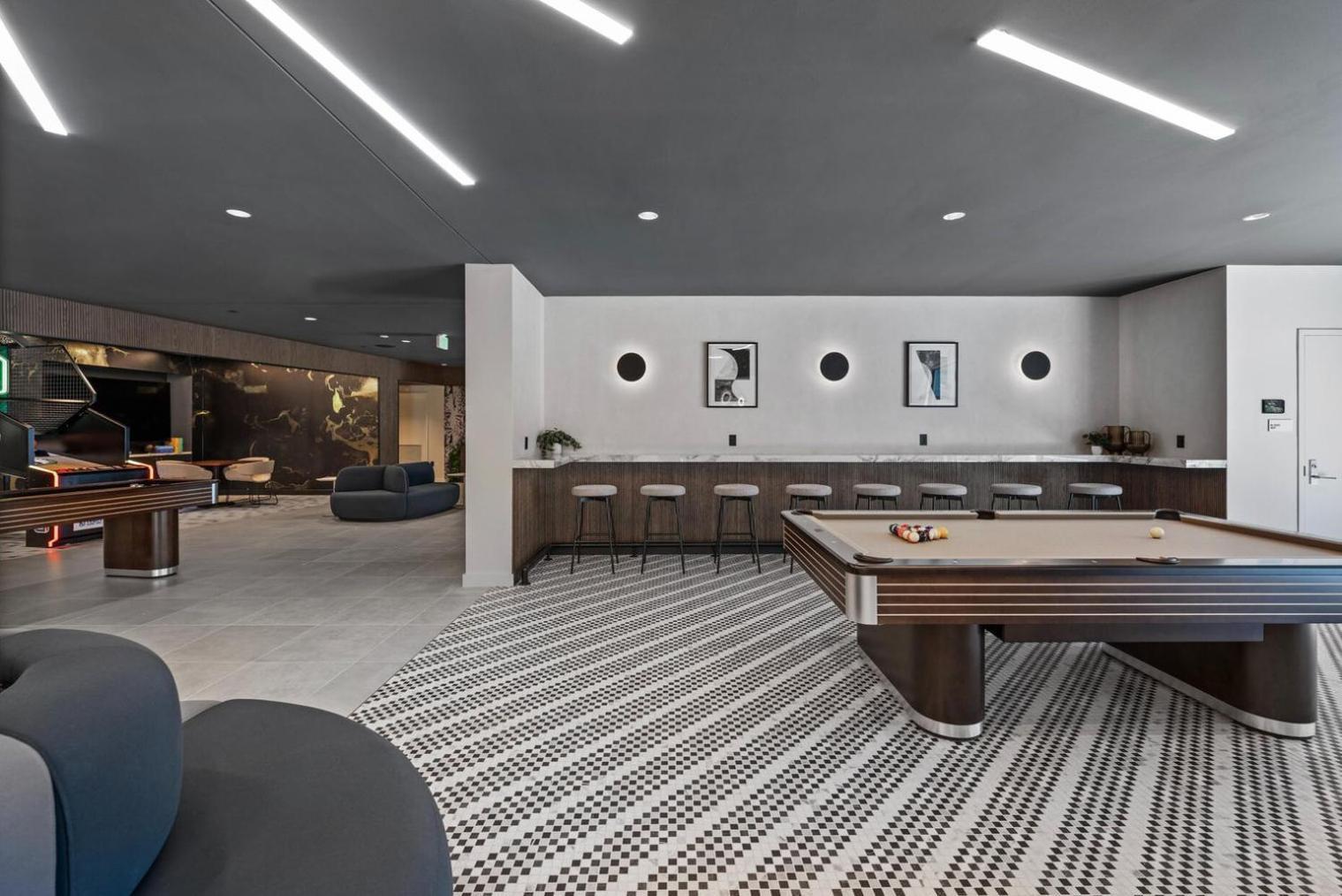 Blueground Revere Gym Pool Wd Lounge Bos-1101 *