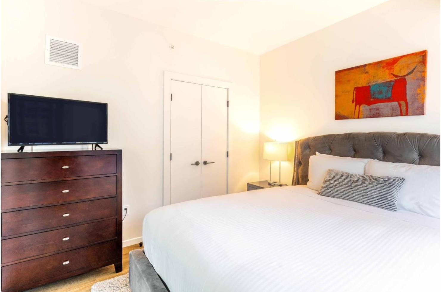 In Downtown Seaport Apartment *