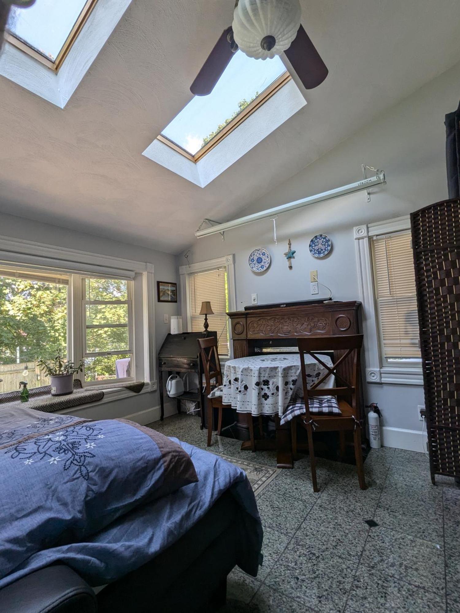 Large W/ Private Bath,great Location *