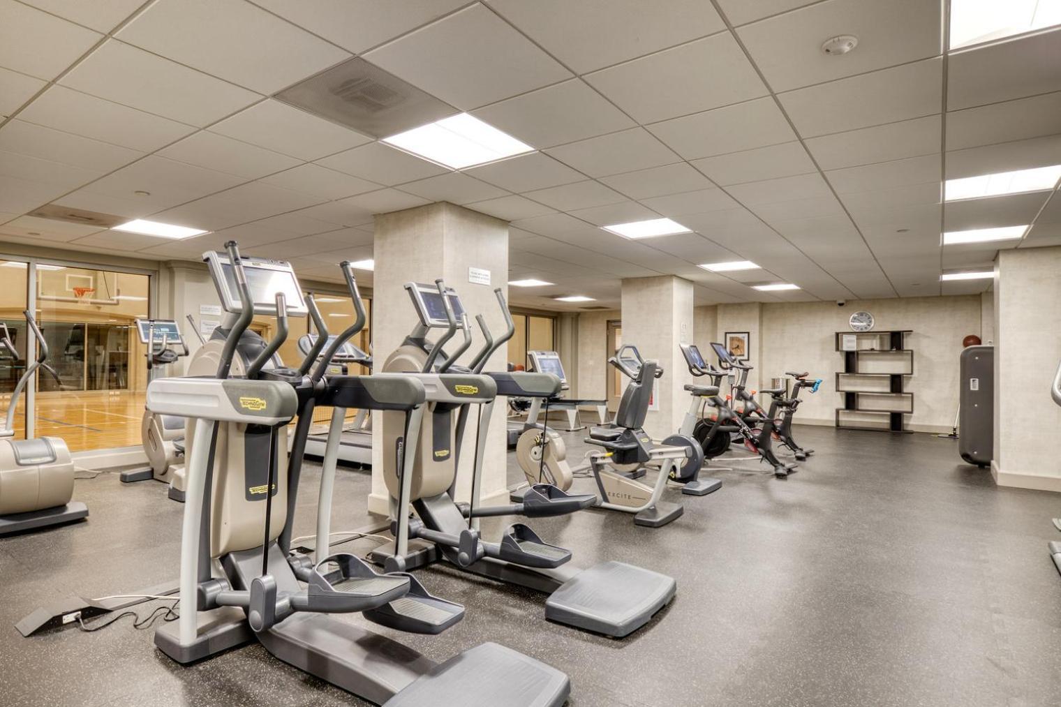 Back Bay 1br W Gym Wd Nr Shopping Bos-925 * Boston