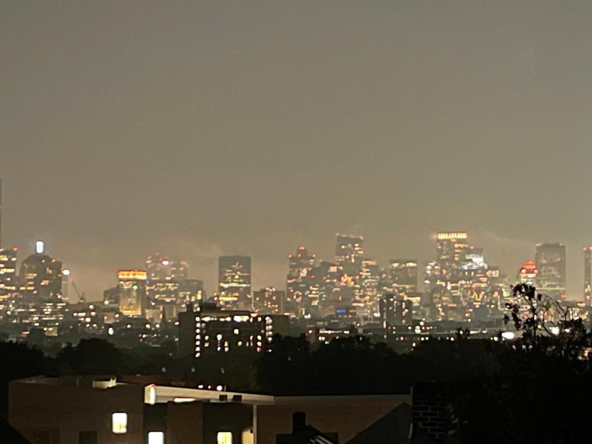 Amazing Downtown View Guest house