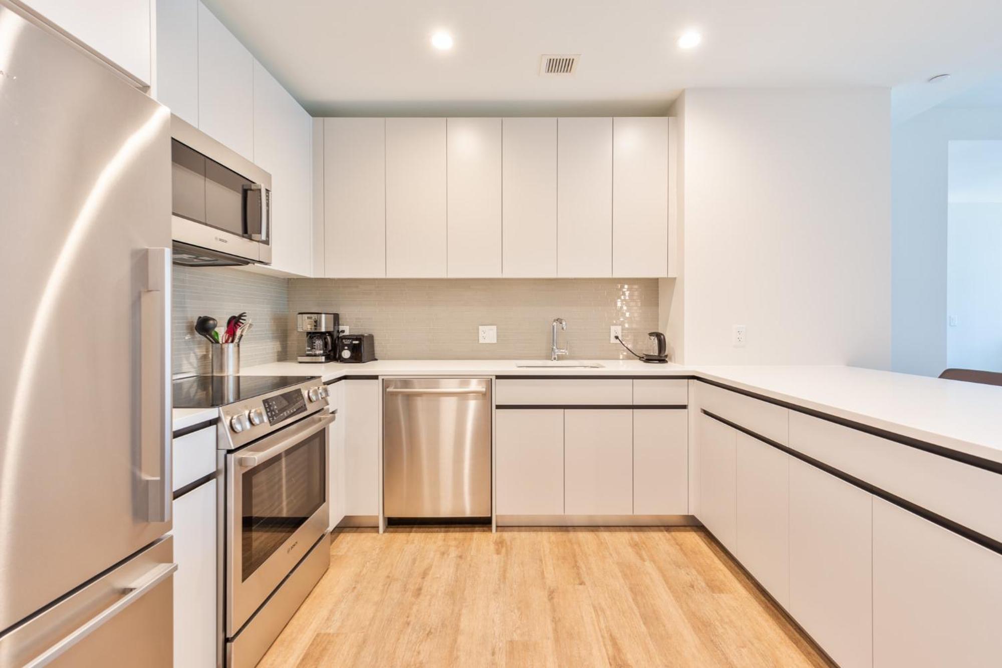 Luxury With Kitchen And Pool * Boston