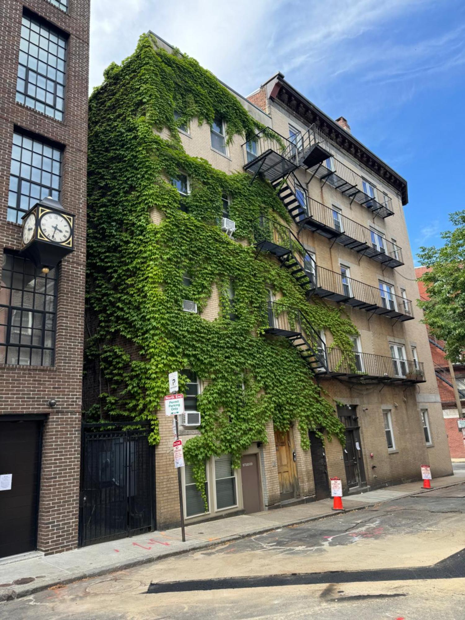 Beautiful 3br 3ba Duplex Parking Location *