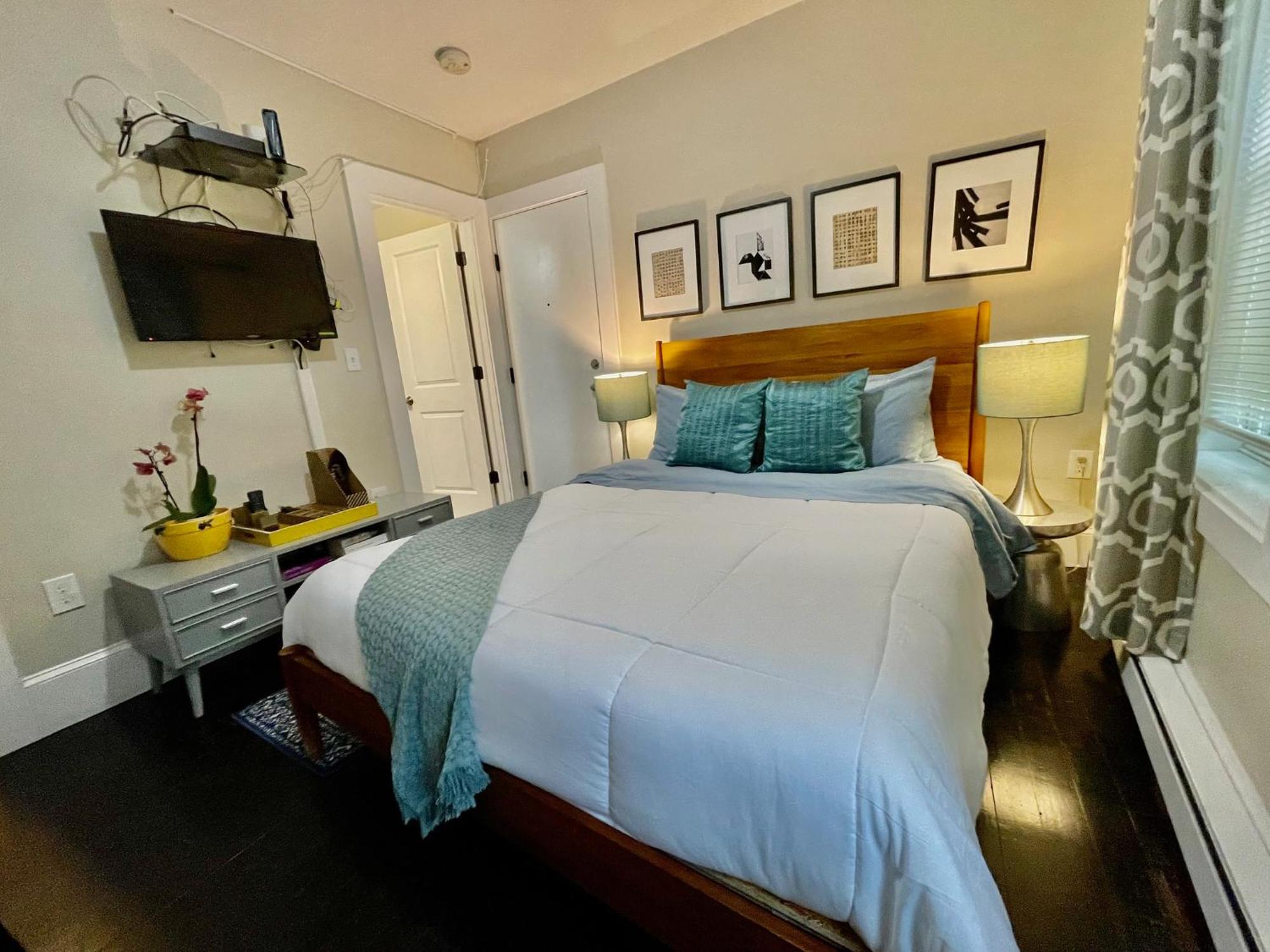 Beautiful 3br 3ba Duplex Parking Location Apartment