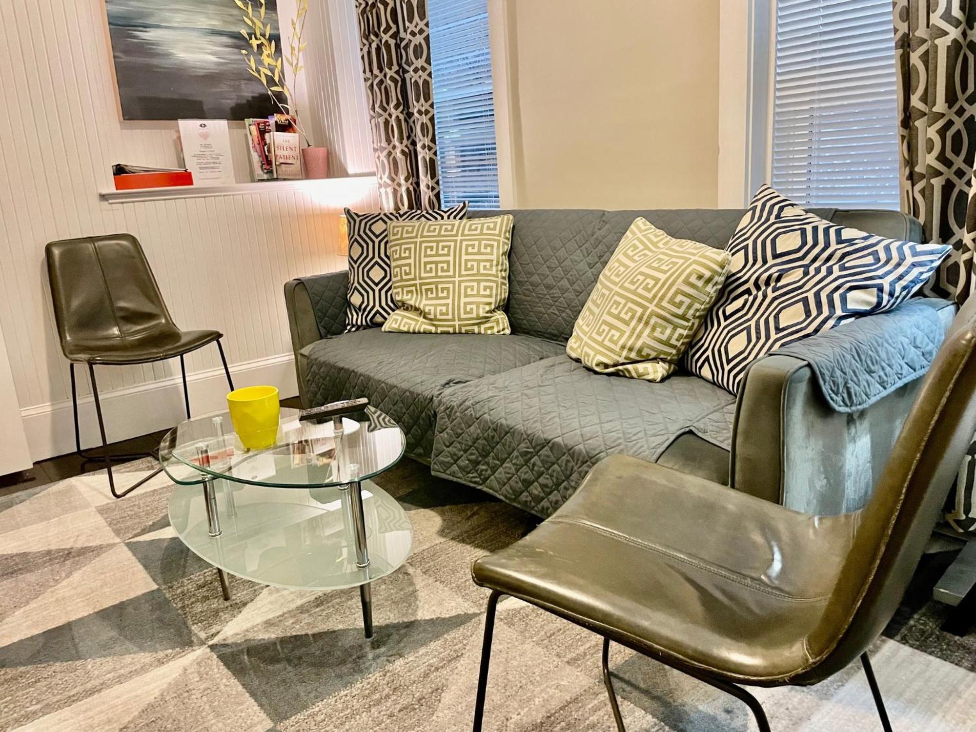 Apartment Beautiful 3br 3ba Duplex Parking Location