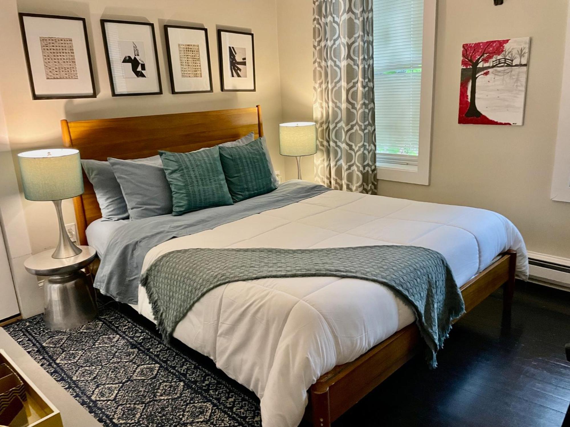 Beautiful 3br 3ba Duplex Parking Location Apartment *