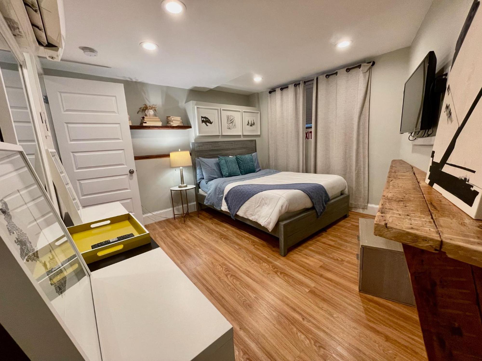 Beautiful 3br 3ba Duplex Parking Location