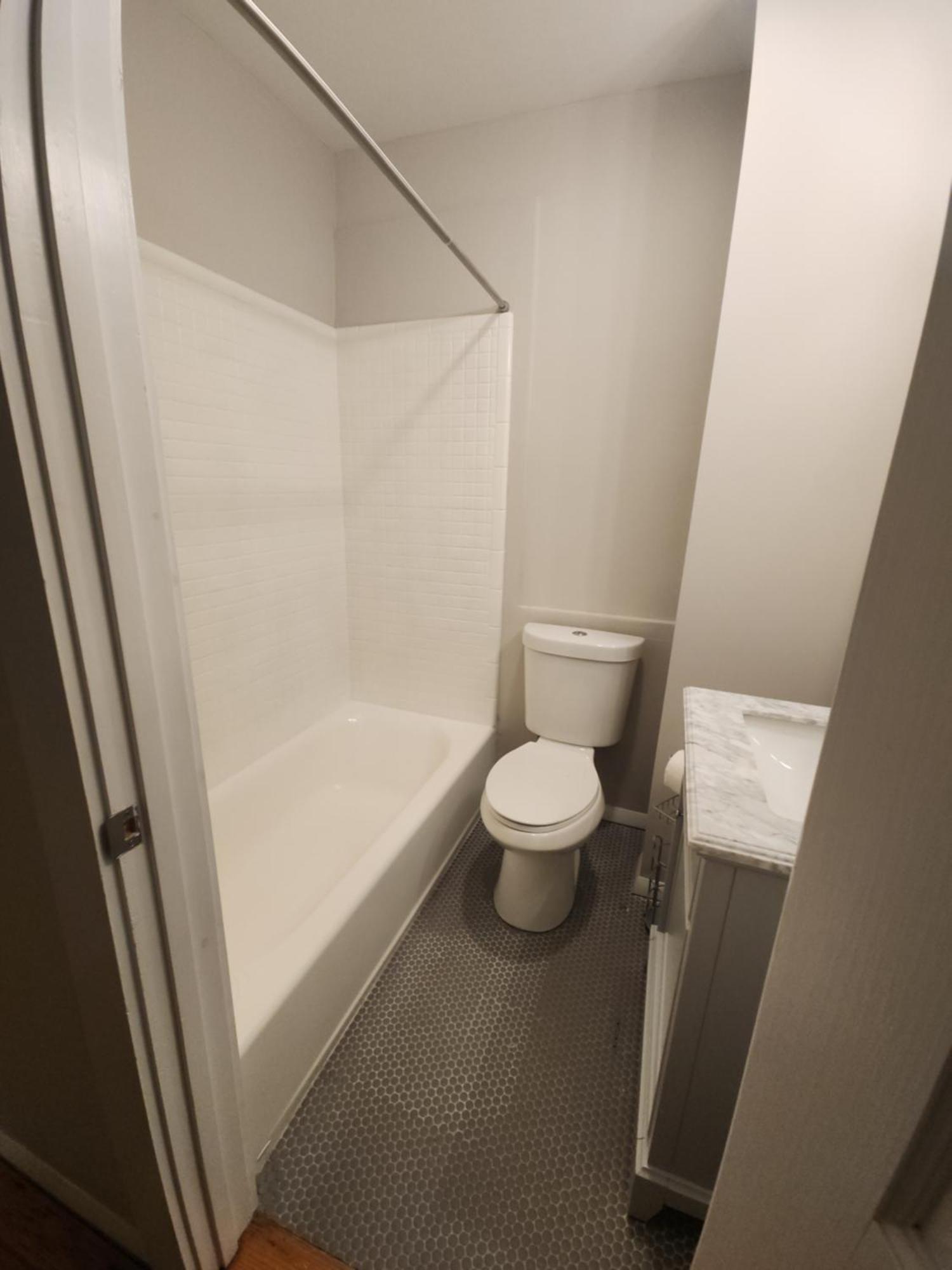 Charming 2-bedroom In The Historic Bunker Hill Area Of Apartment