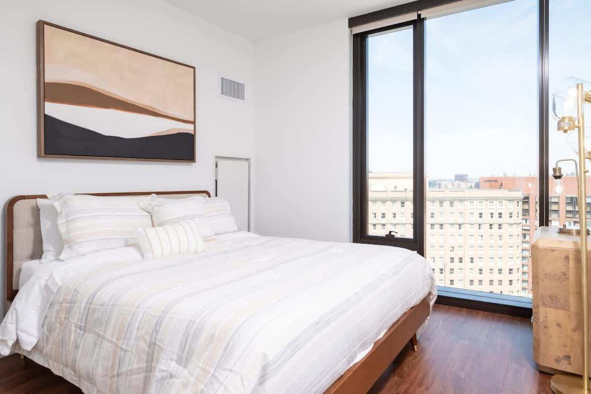 Back-bay Upscale Penthouse W Roof-top * Boston