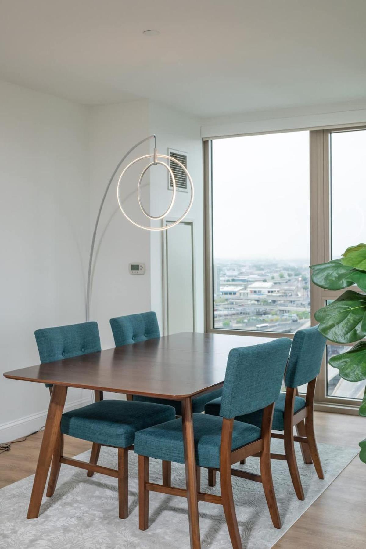 Upscale Penthouse W Gym & Parking Near Mgh & Tufts Holiday home