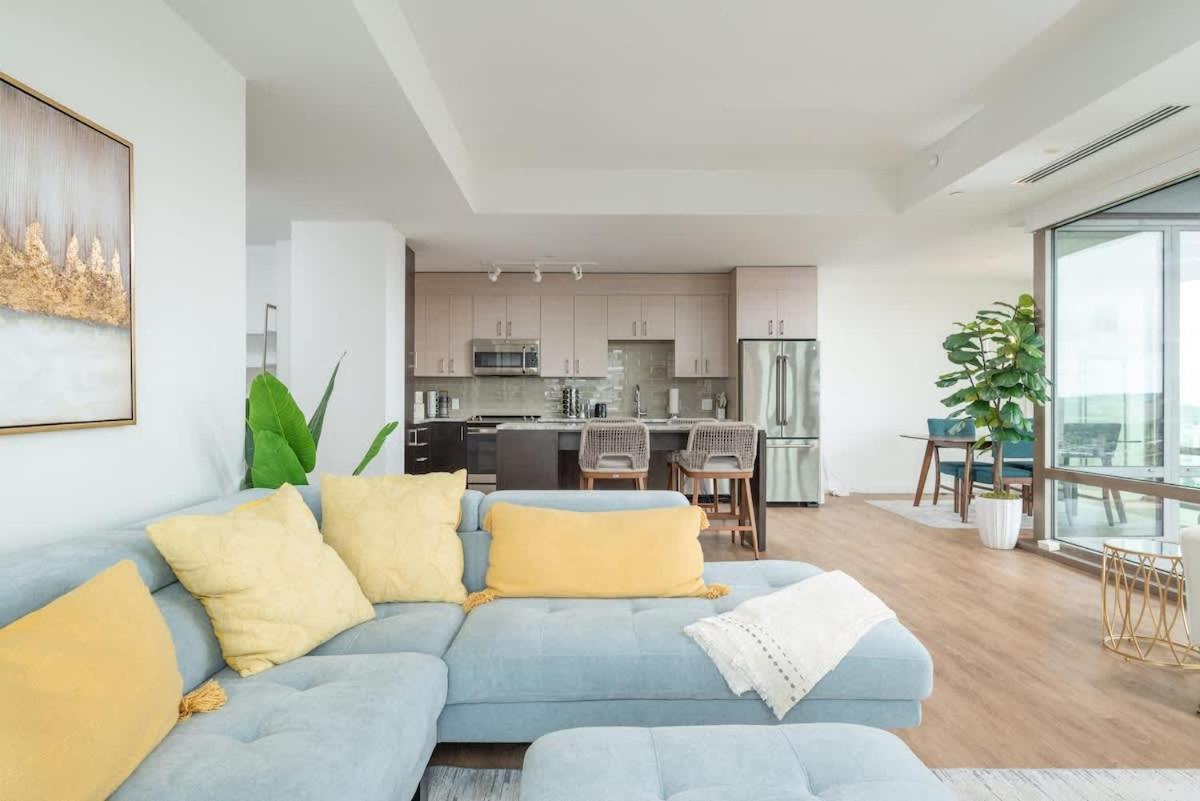 Upscale Penthouse W Gym & Parking Near Mgh & Tufts Holiday home Boston