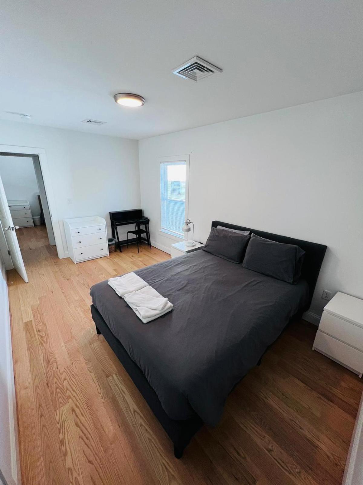 Renovated, 10 Min From The Apartment *