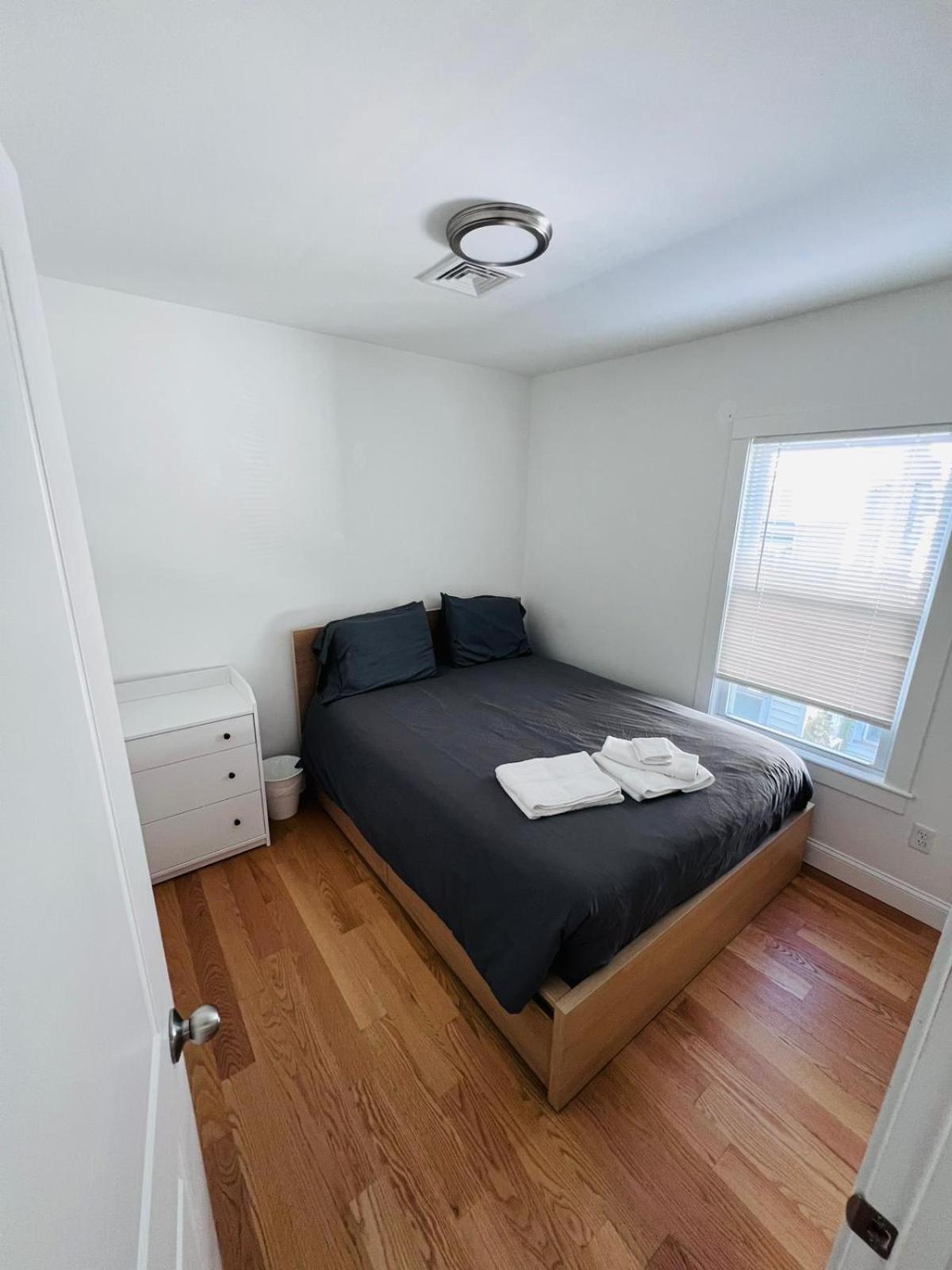 Renovated, 10 Min From The Boston