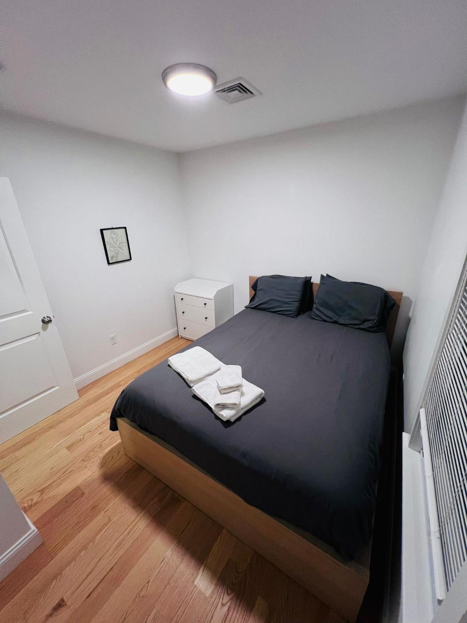 Renovated, 10 Min From The * Boston