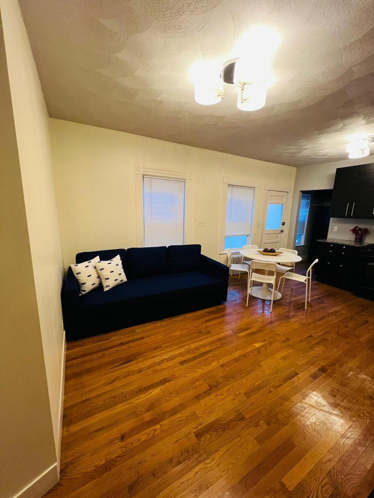 Renovated, 10 Min From The Apartment *