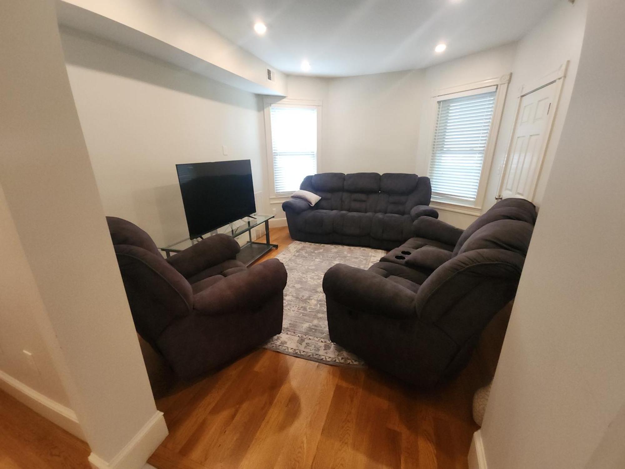 Charming 2-bedroom Minutes From From Airport, Downtown Boston, Wifi, Laundry *