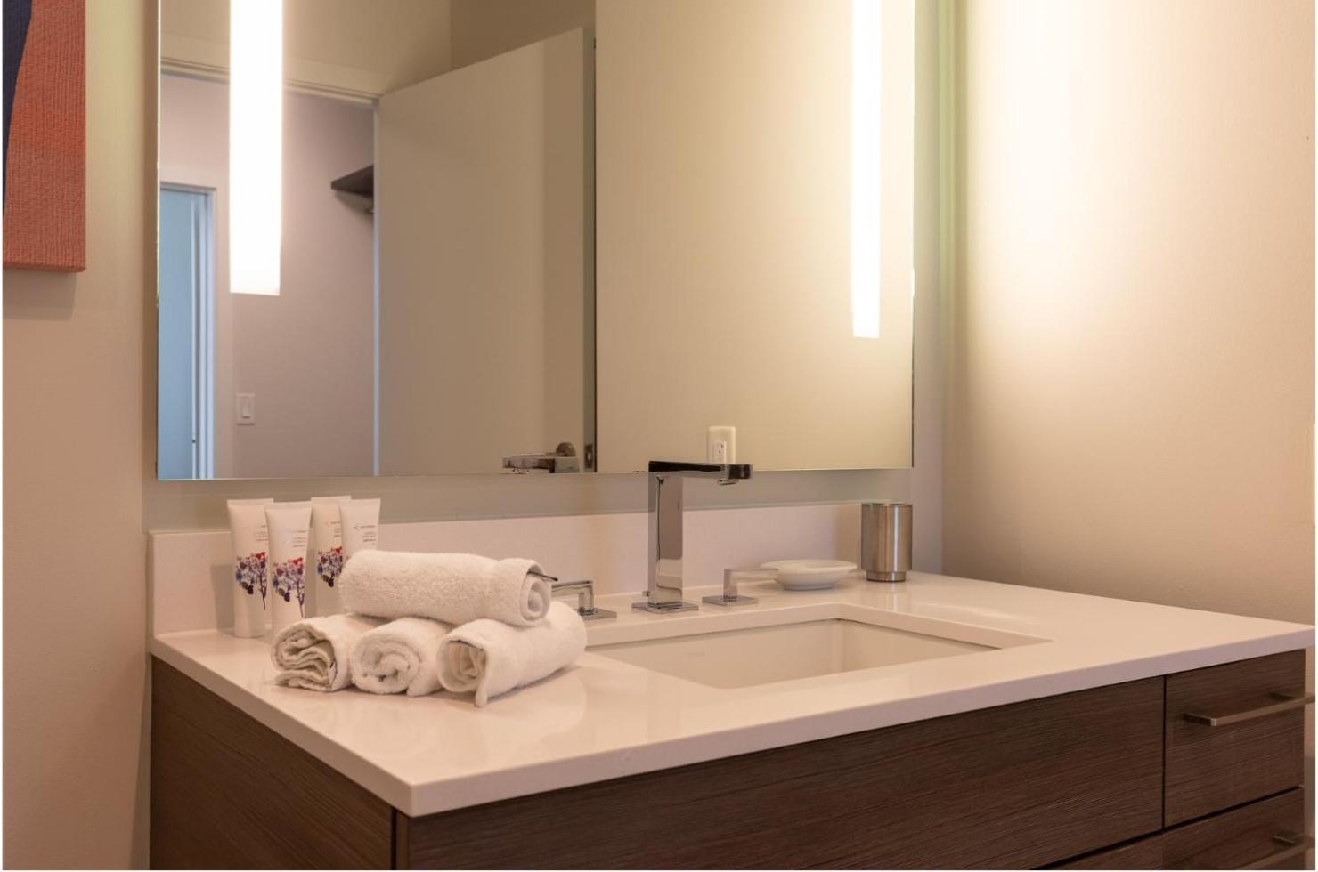 Luxury In Heart Of Back Bay
