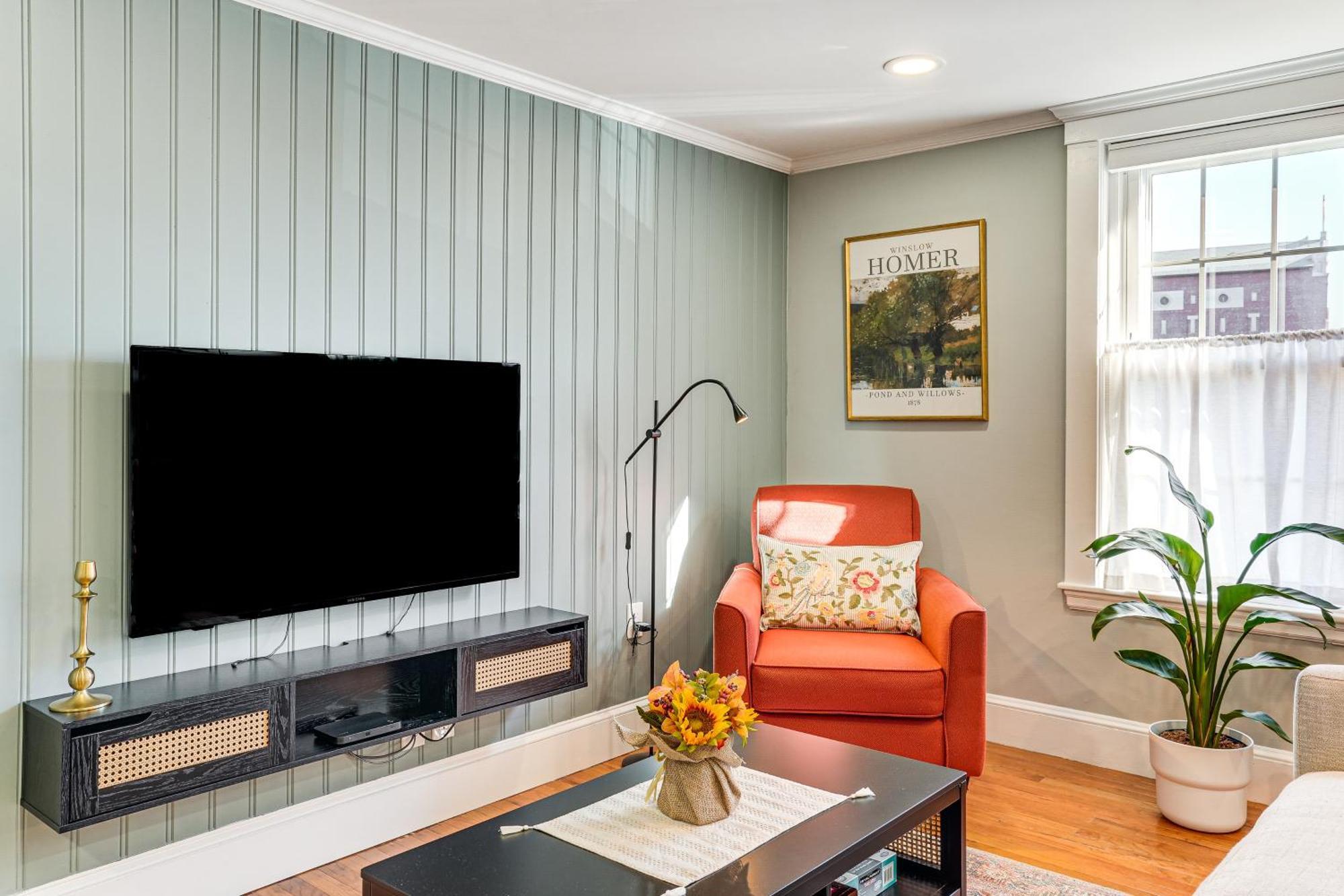 Apartment Walk To Constitution Beach: Mid-century Gem
