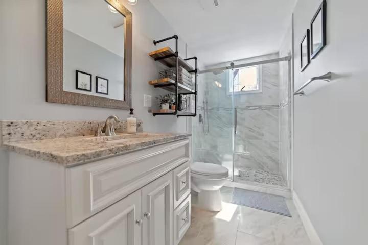 Modern Luxury Steps From Zoo & Golf Course *