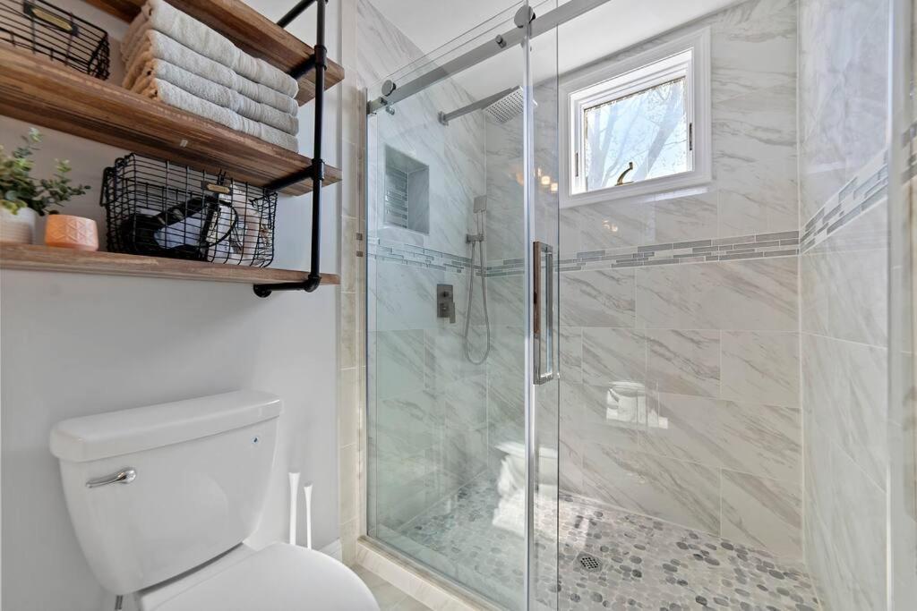 Modern Luxury Steps From Zoo & Golf Course