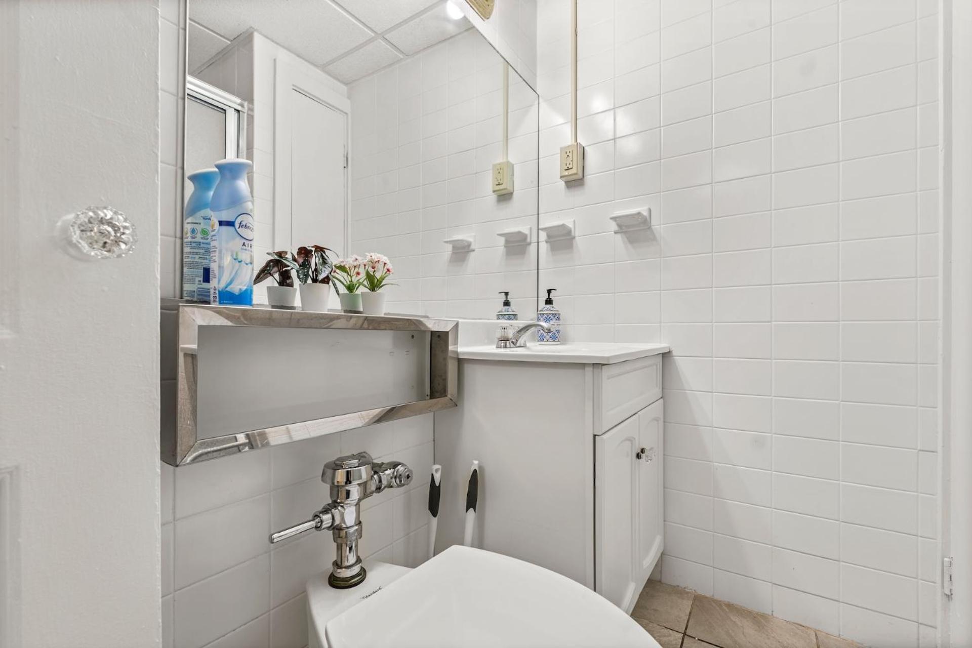 Furnished In Downtown Apartment *