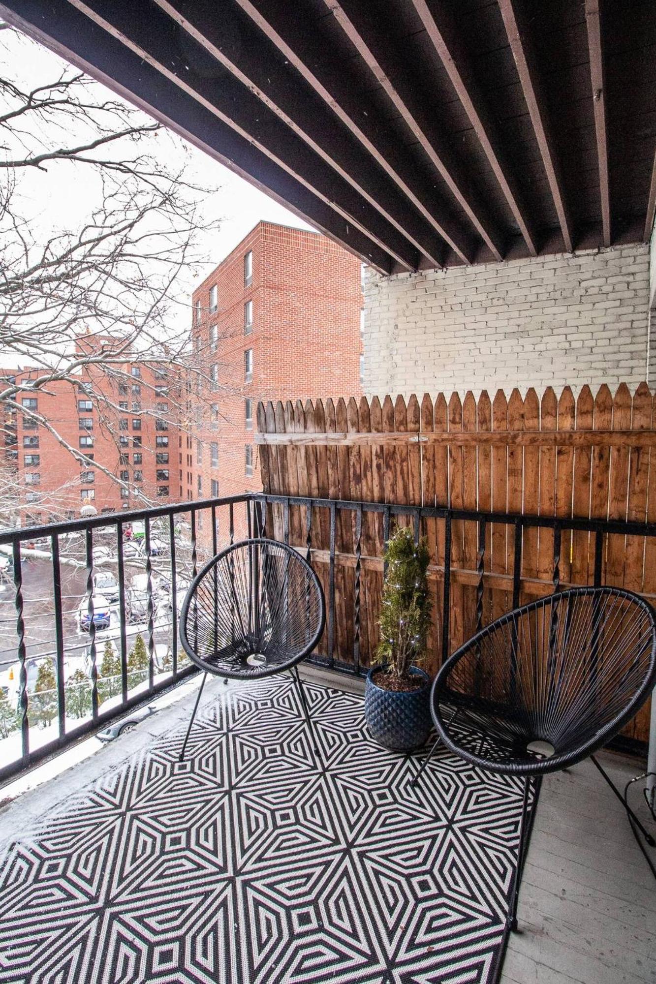 Top-floor 2br Renovated Bliss! Apartment *
