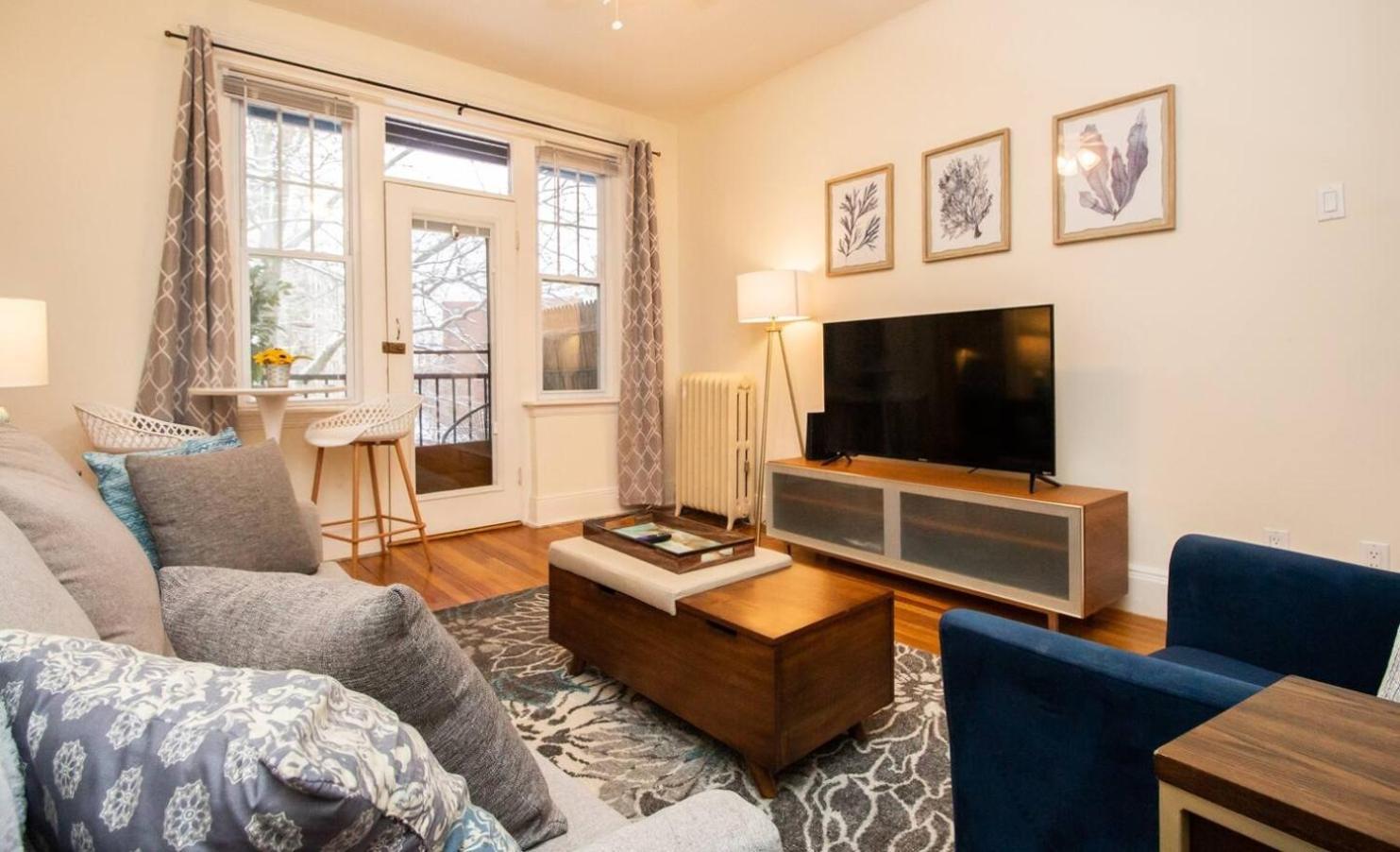Top-floor 2br Renovated Bliss! Apartment Boston
