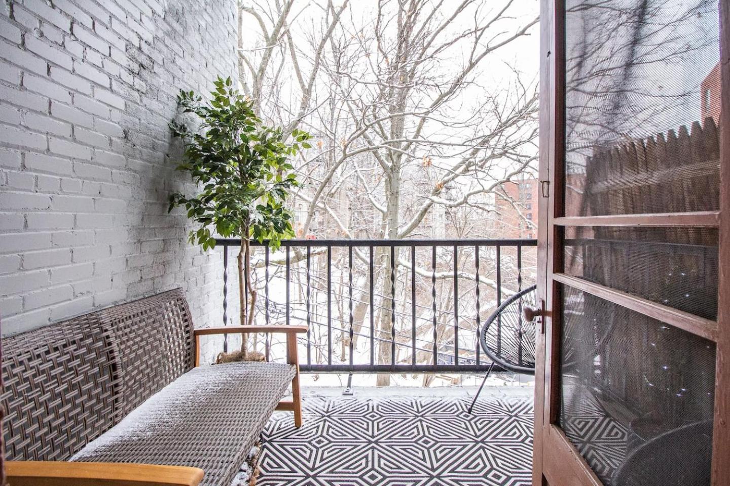 Top-floor 2br Renovated Bliss! * Boston