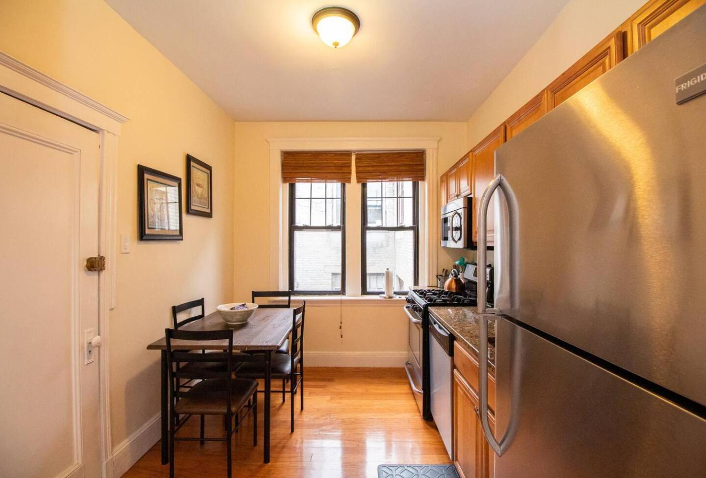 Apartment Top-floor 2br Renovated Bliss! *