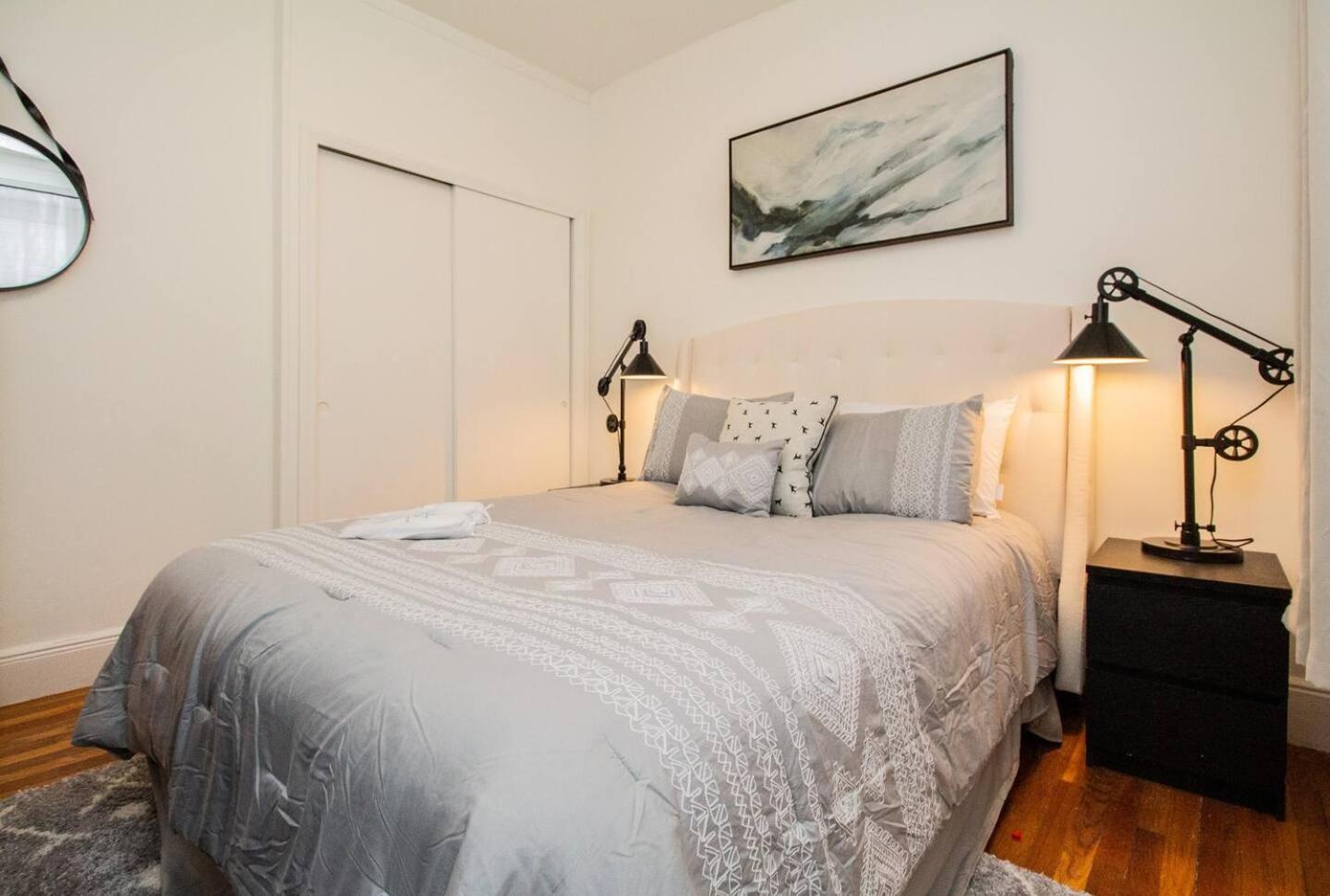 Apartment Top-floor 2br Renovated Bliss! Boston