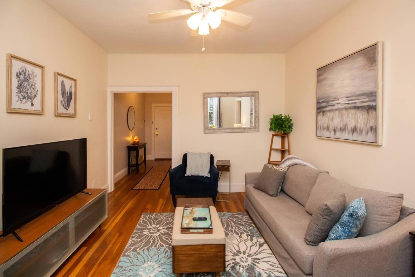 Top-floor 2br Renovated Bliss! *