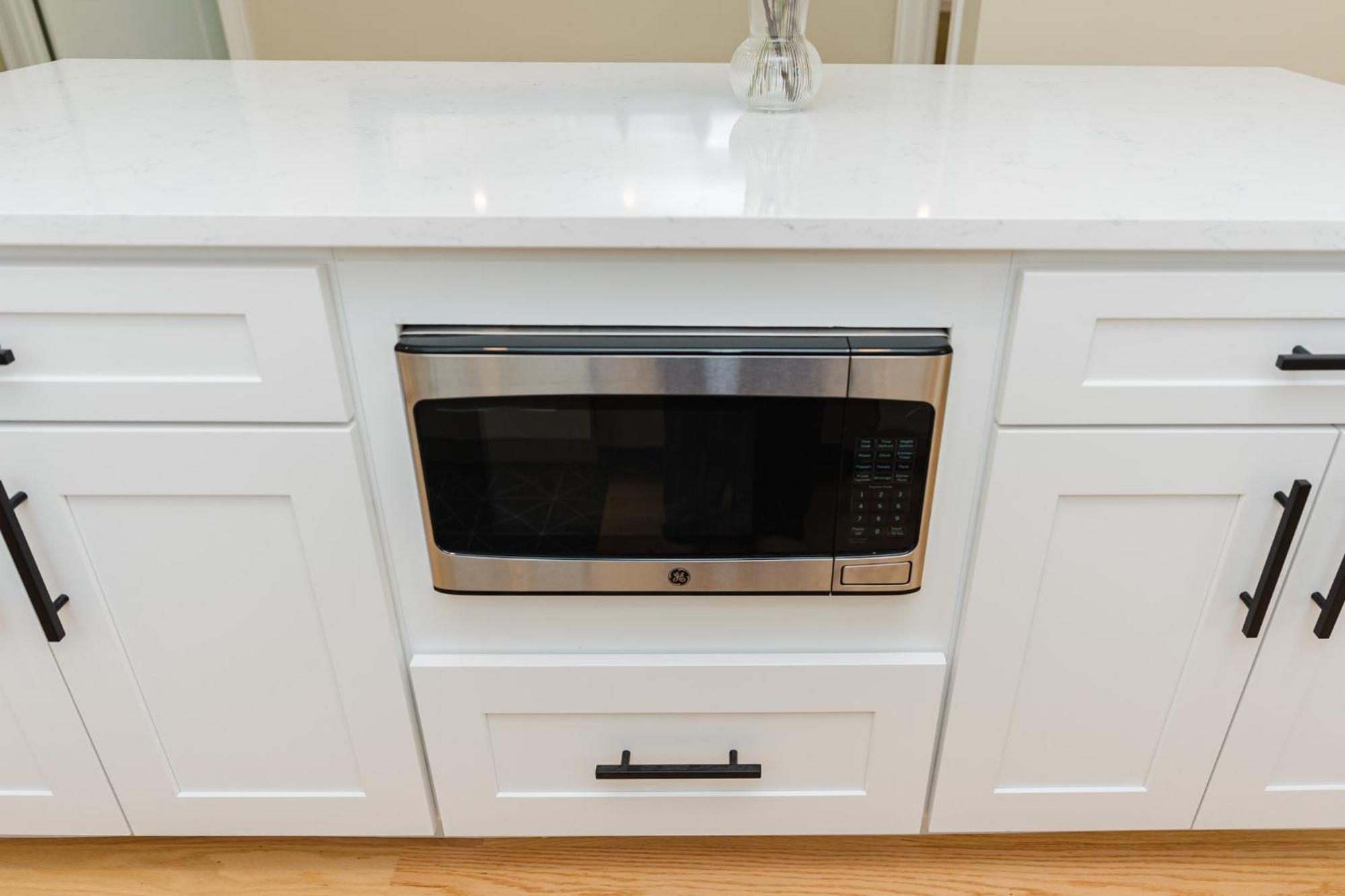 60-3 3br - Sleek Near Franklin Park *