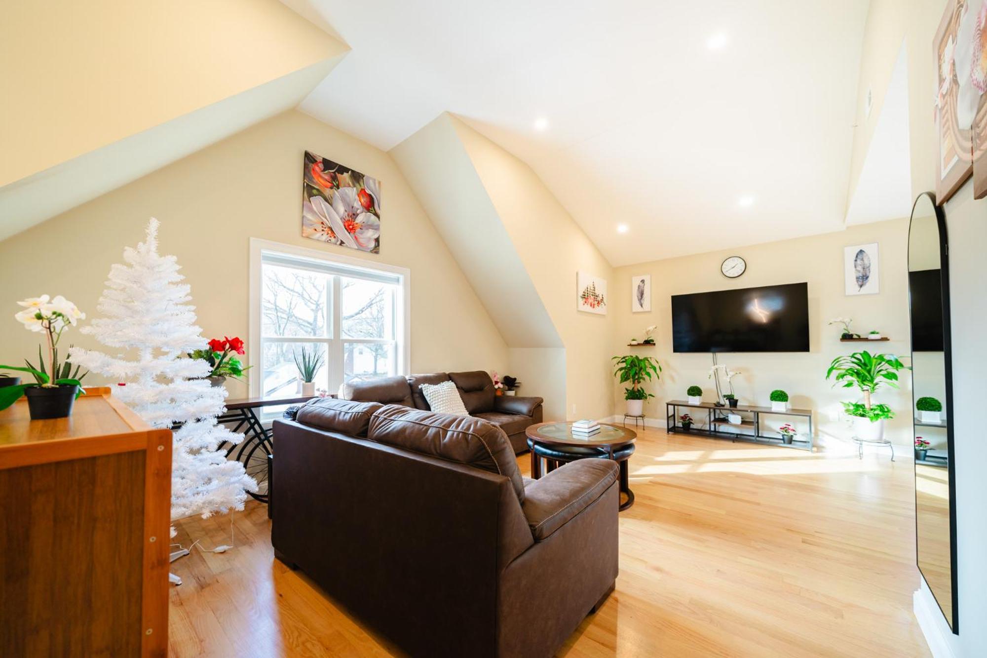 Apartment 60-3 3br - Sleek Near Franklin Park