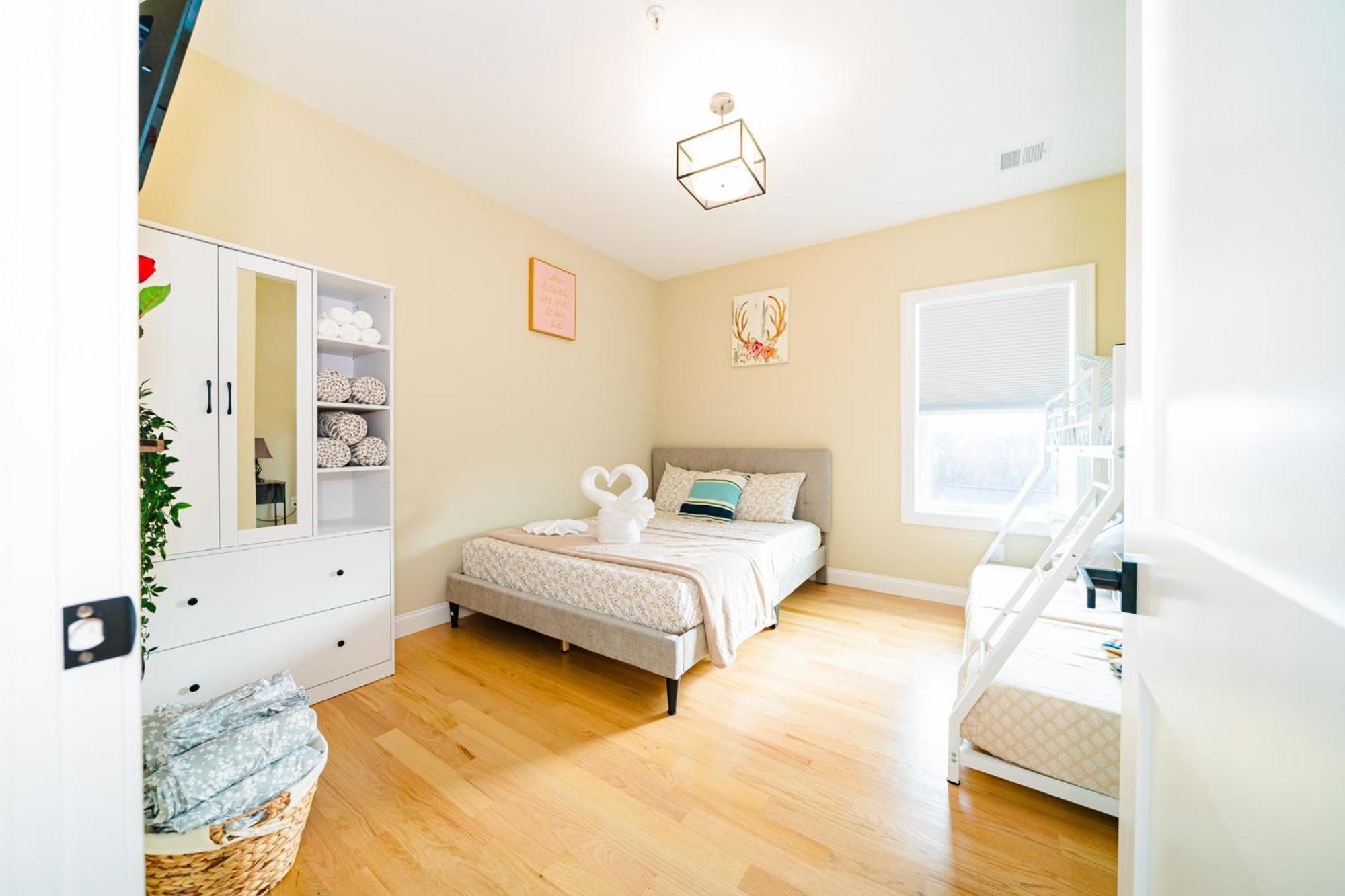 Apartment 60-3 3br - Sleek Near Franklin Park *